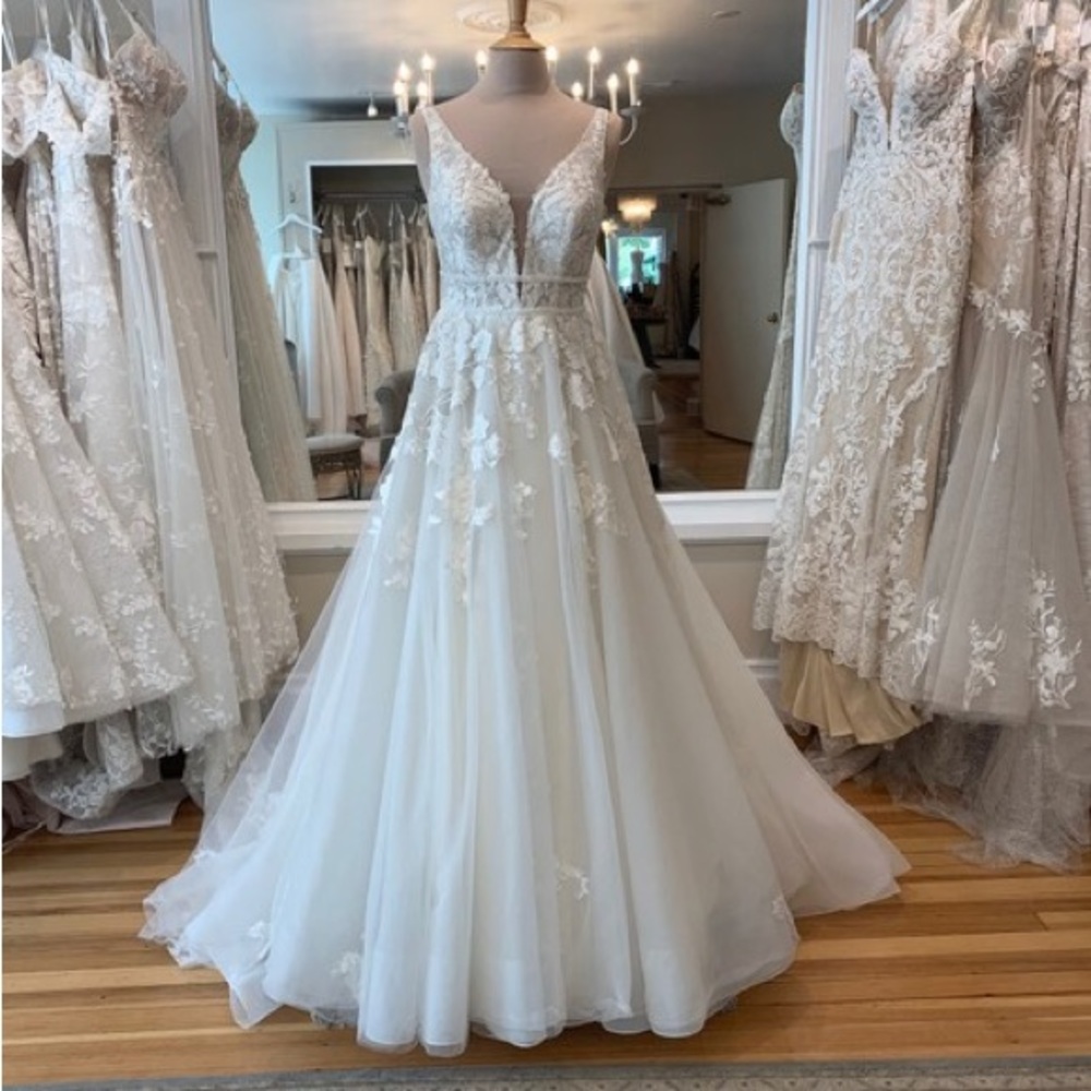 Essense of Australia Wedding dress size 12  D2748